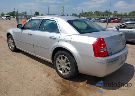 2010 Chrysler 300 Touring/Signature Series z USA, uszkodzony, nr VIN 2C3CK5CV1AH218753